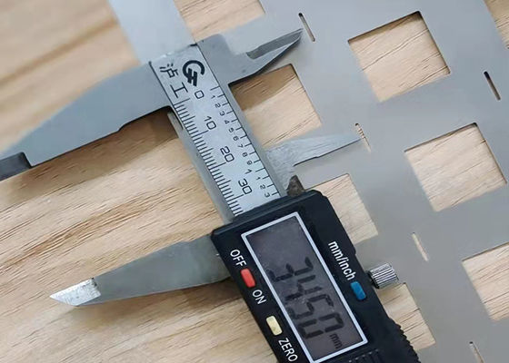 İyi fiyat 34.5mm Geniş Hatveli 2P Nikel Şerit — Dizili 18650 Pil Konfigürasyonları İçin Çift Aralıklı Seri Köprü çevrimiçi